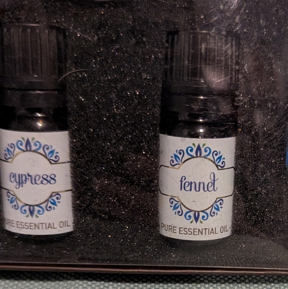 Essential Oil Set with Diffuser - Picture 2 of 8
